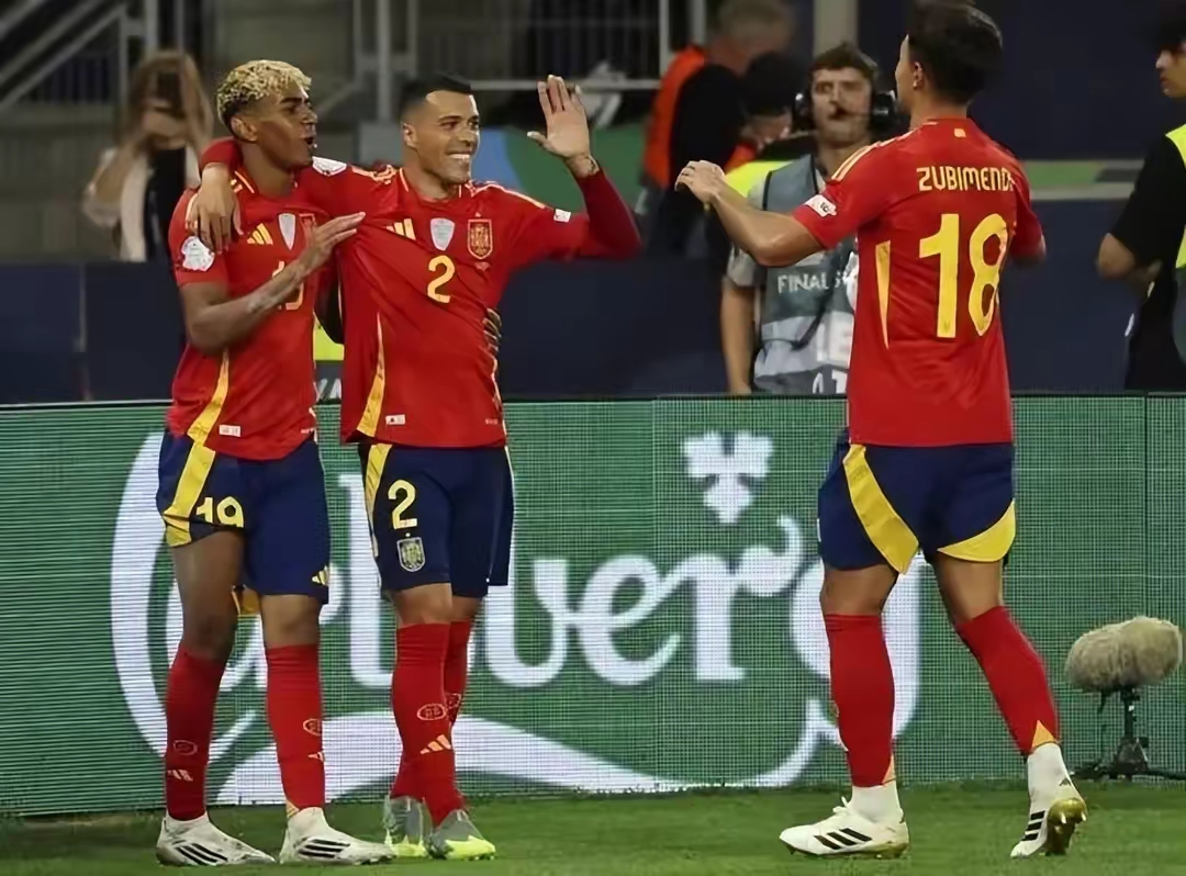 开云-清晨体能课后，葡萄牙体育状态回暖备战葡超，质疑声仍在，身体对抗强度拉满-开云